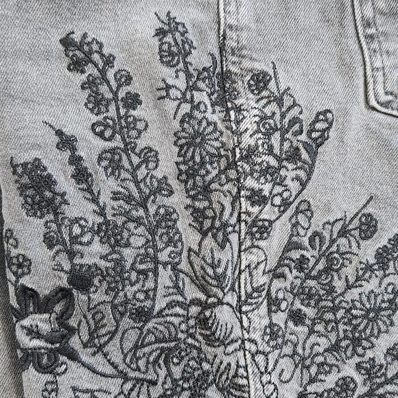 We The Free Girlfriend Jeans Embroidered Floral Cut Off Hem Cotton Blend Size 26 - Picture 8 of 16